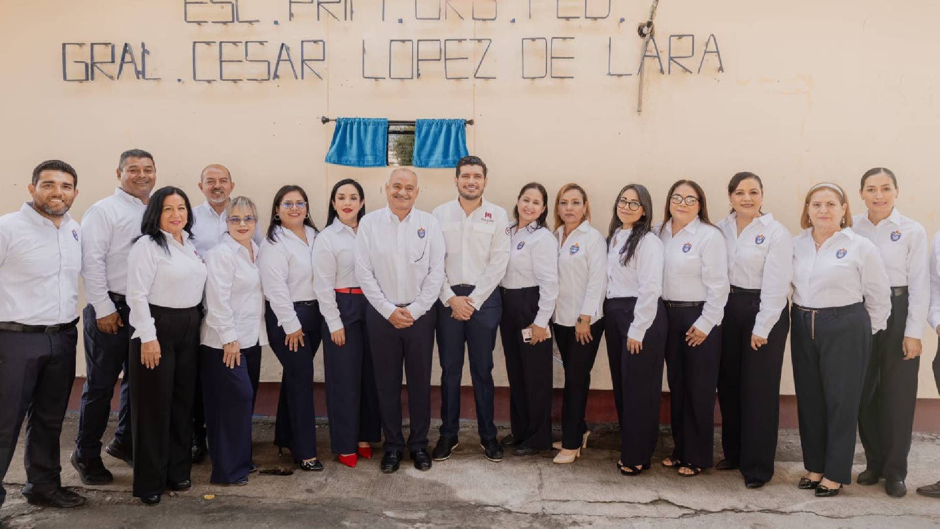 Celebra primaria su 50 aniversario con ceremonia cívica encabezada por el alcalde Beto Granados