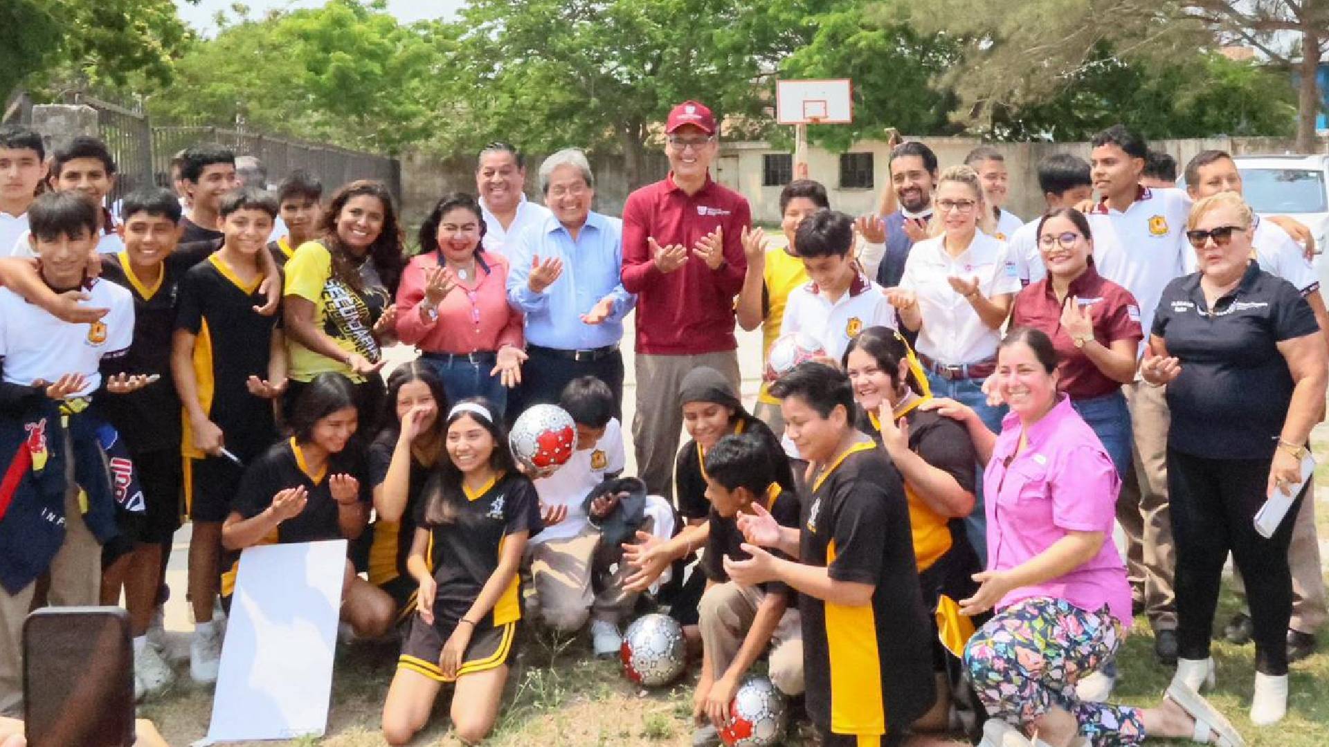 Erasmo impulsa obras y programas para estudiantes en  Ciudad Madero