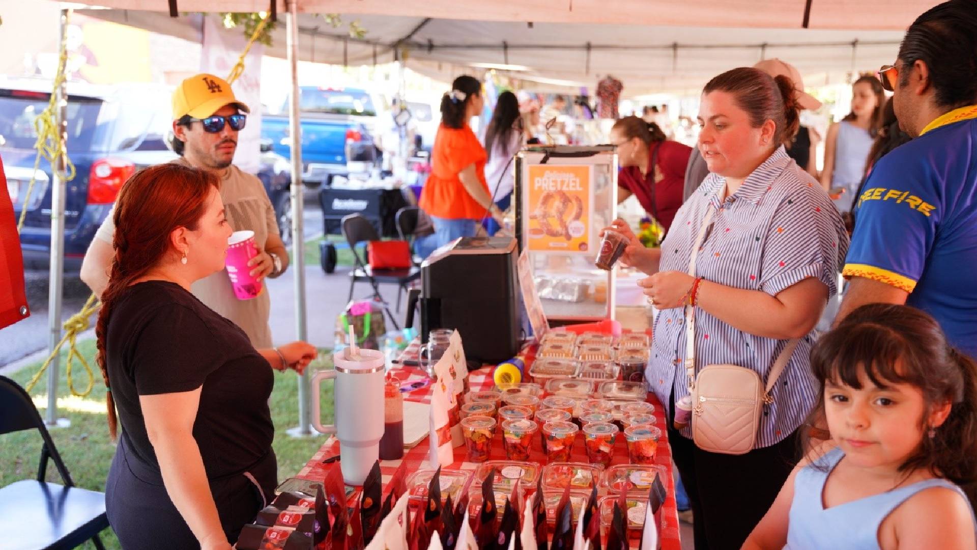 Familias disfrutan con éxito del bazar edición día de las madres impulsado por el Gobierno de Nuevo Laredo