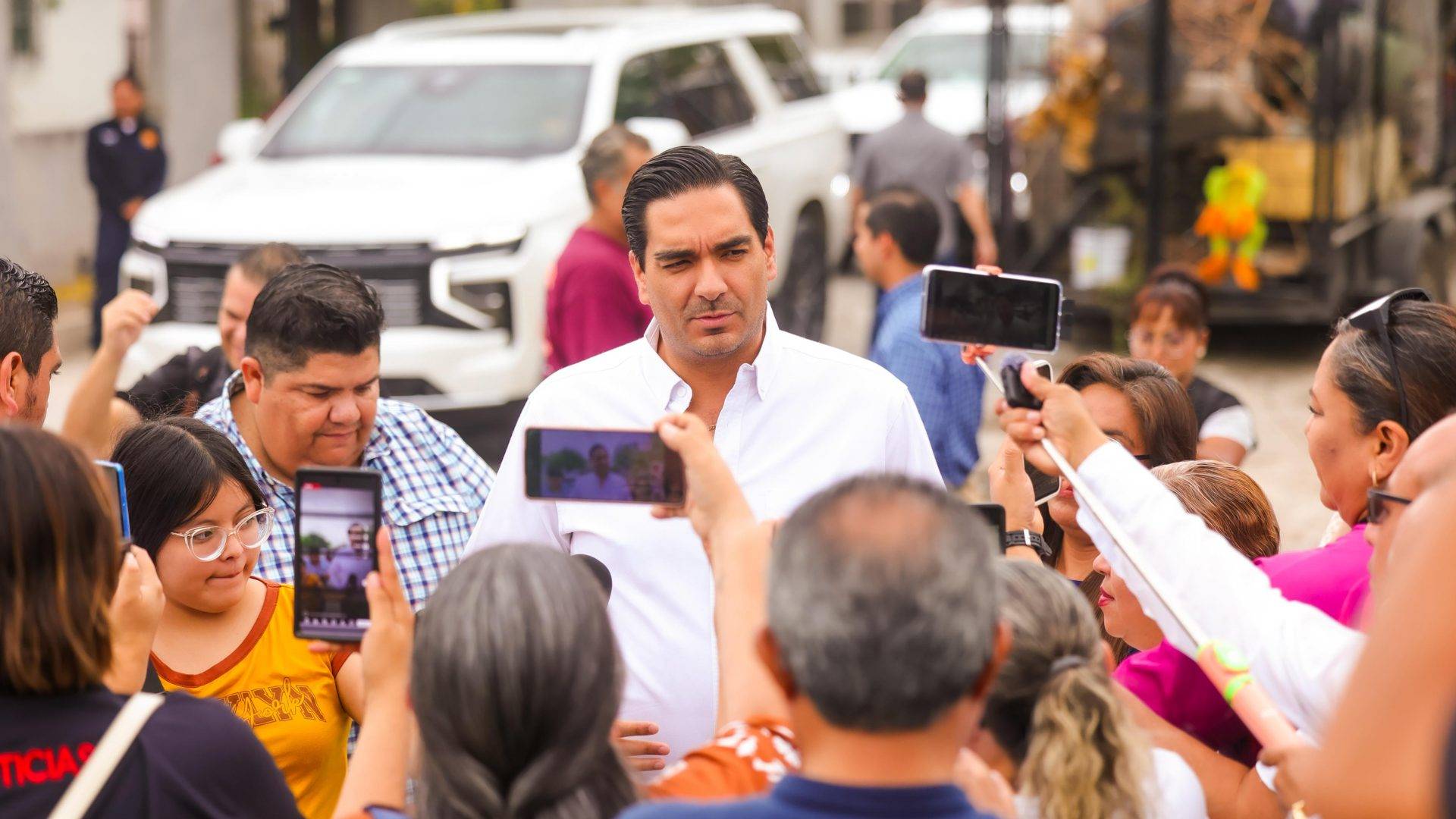Carlos Peña pide evitar tirar basura ante temporada de lluvias