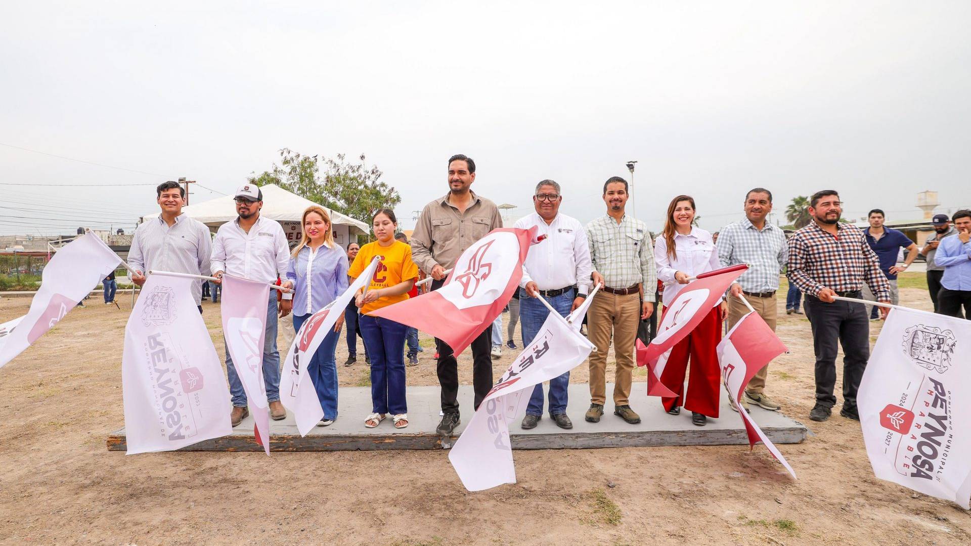 Carlos Peña inicia construcción de cancha en Villas de la Joya