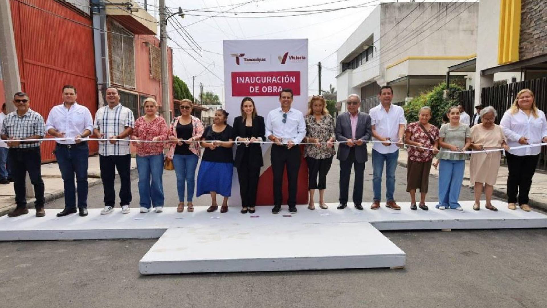 Eduardo Gattás entrega pavimentación en la colonia Magisterial