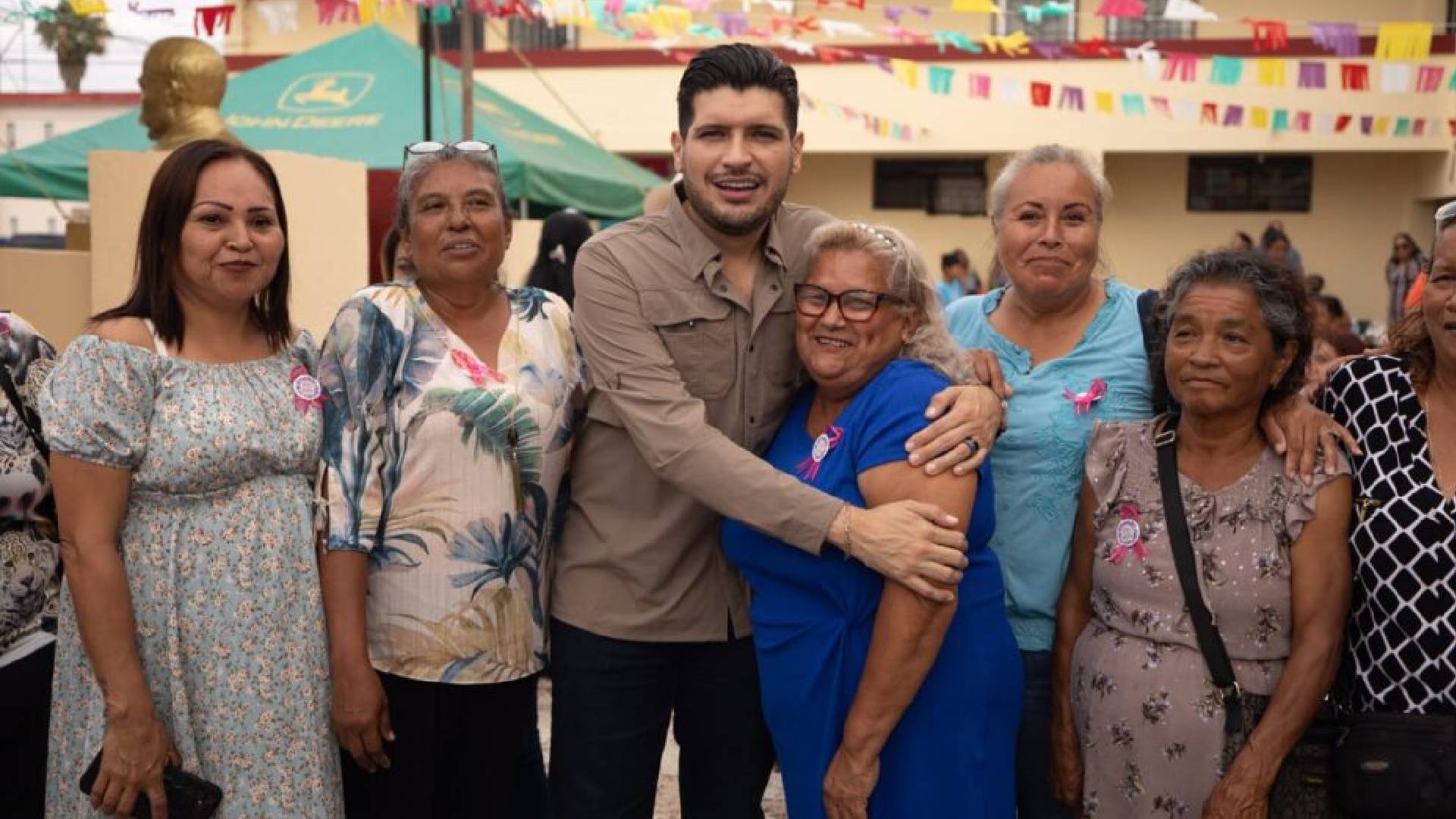 Celebra Beto Granados con las madres de la zona rural de Matamoros