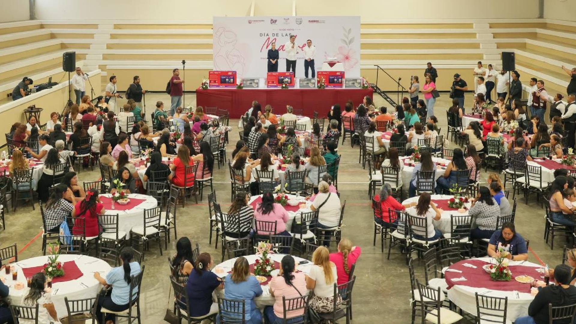 Erasmo González y DIF Madero celebran a madres trabajadoras del SUTSHA