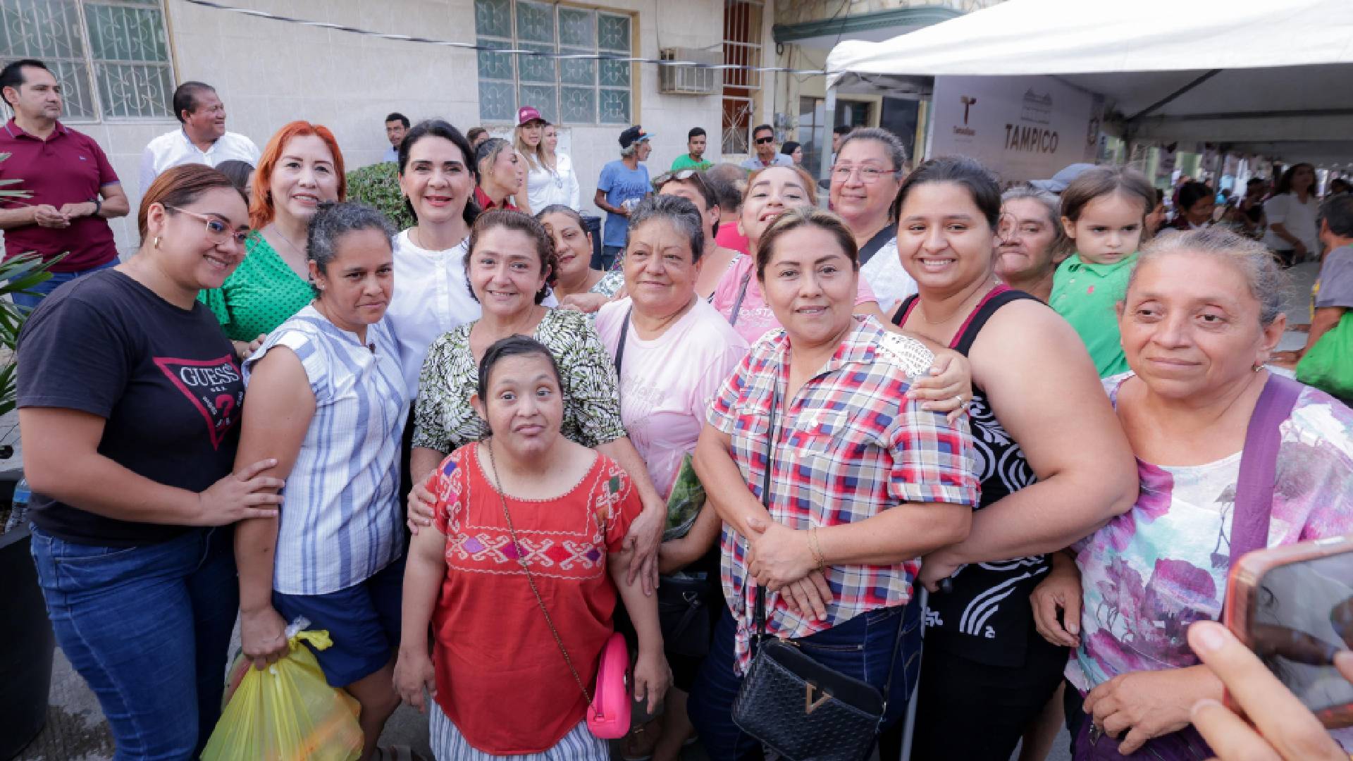Mónica Villarreal lleva Jornada de Bienestar a la colonia Del Pueblo
