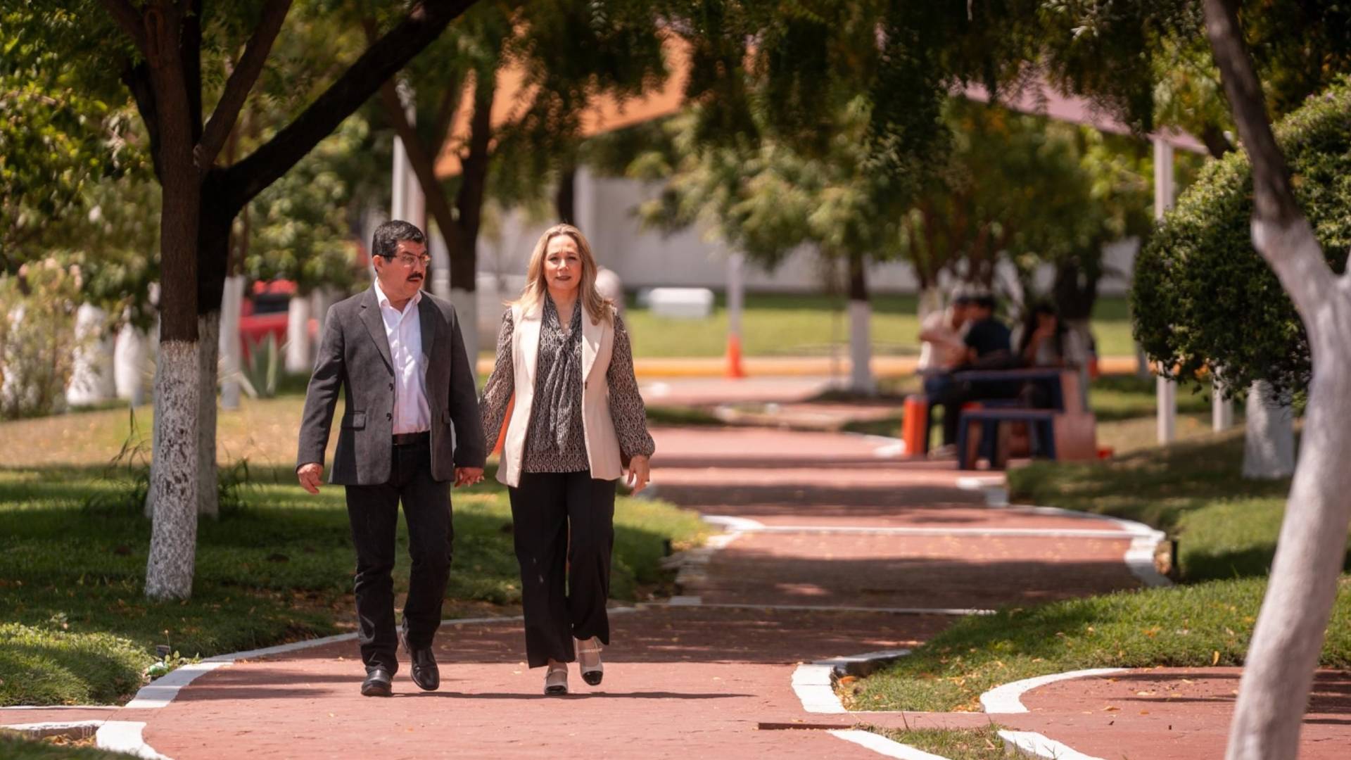 Dámaso Anaya reconoce a madres universitarias y tamaulipecas
