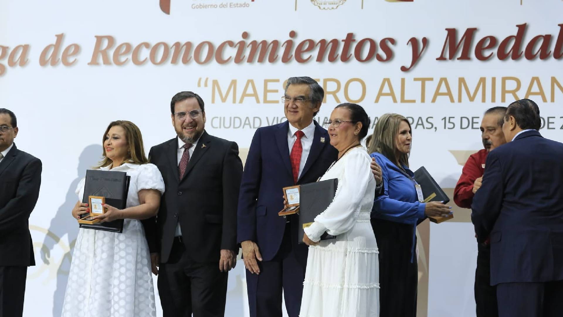 Américo Villarreal reconoce a maestros con 40 años de servicio en Tamaulipas