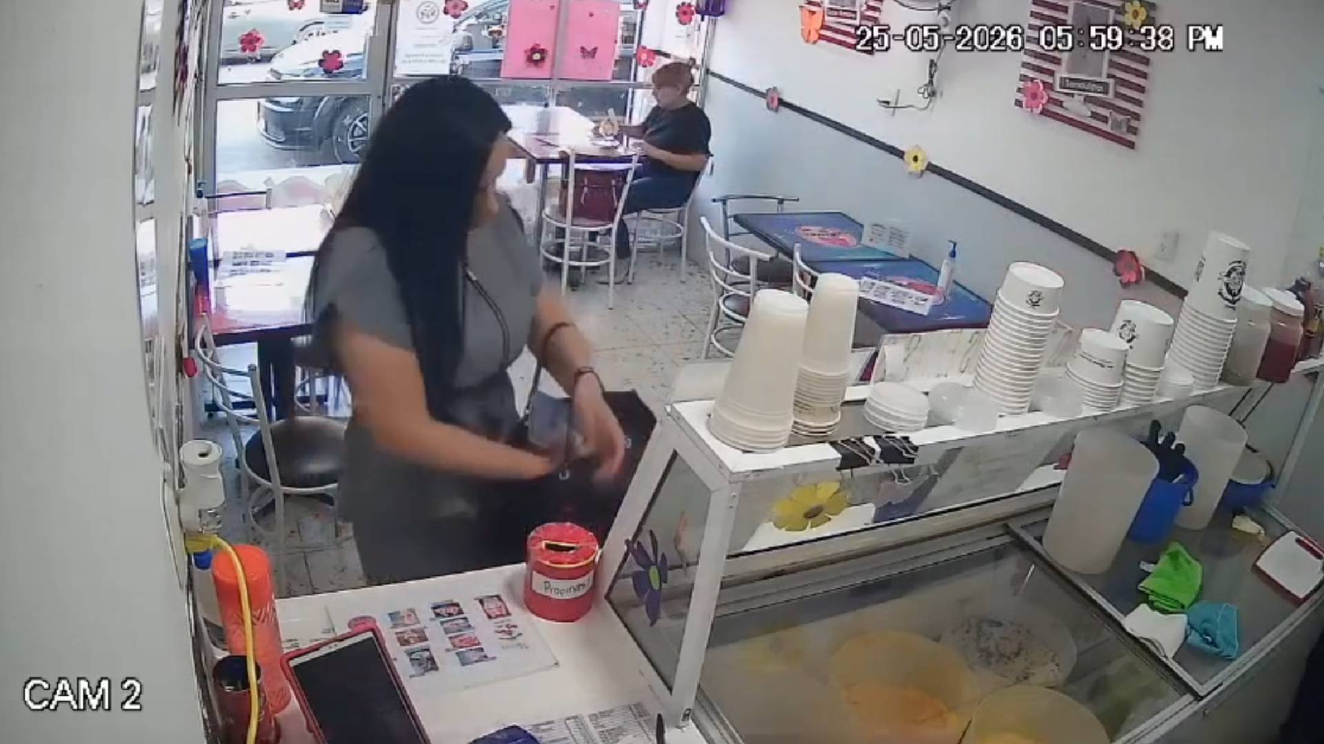 Captan a mujer robando calculadora en nevería de Ciudad Madero