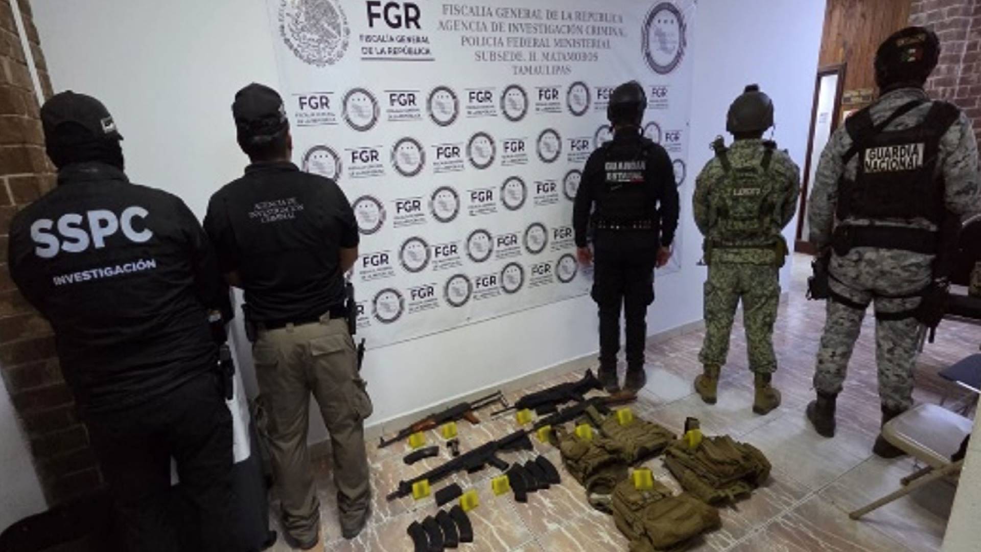 Aseguran arsenal y vehículo durante operativo federal en Matamoros