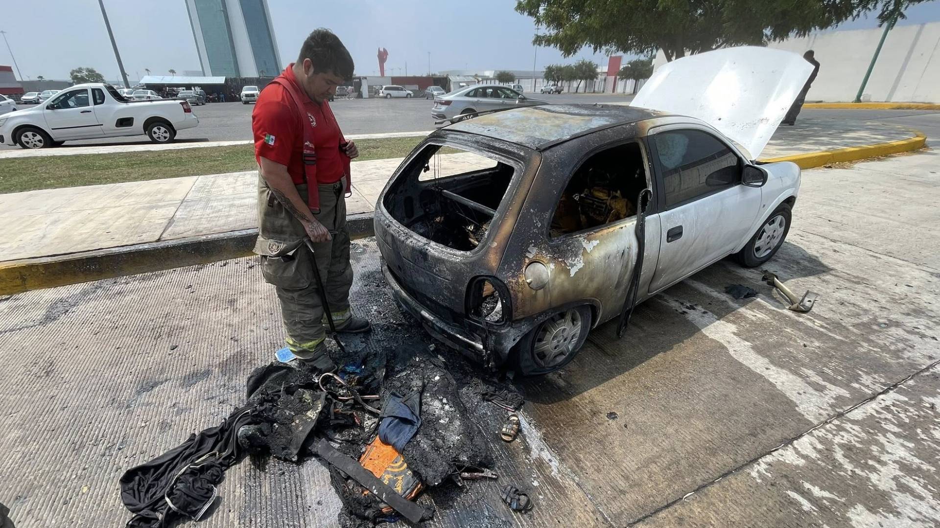 Se incendia vehículo en Parque Bicentenario de Ciudad Victoria