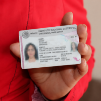 INE presenta nueva credencial para votar con 25 candados de seguridad