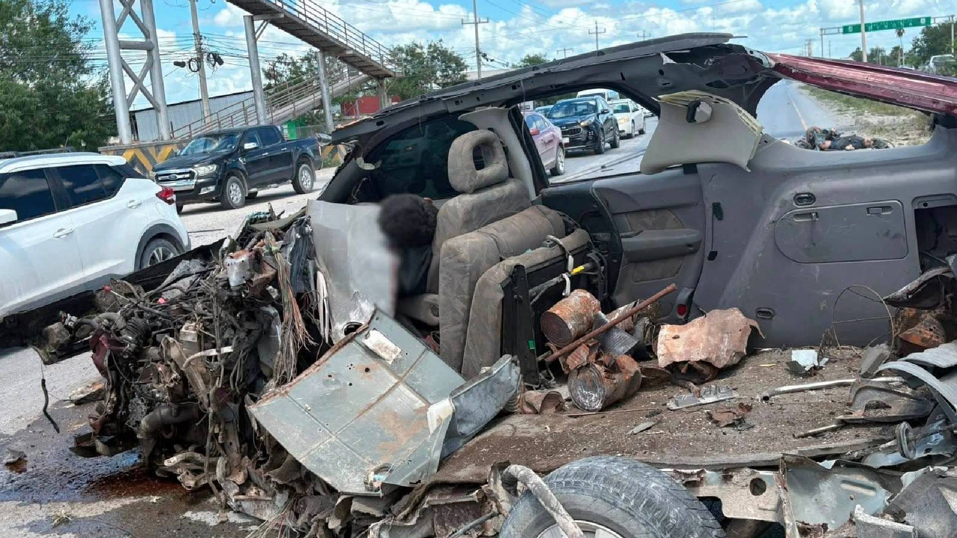 Un muerto y un prensado tras brutal choque en carretera a Río Bravo