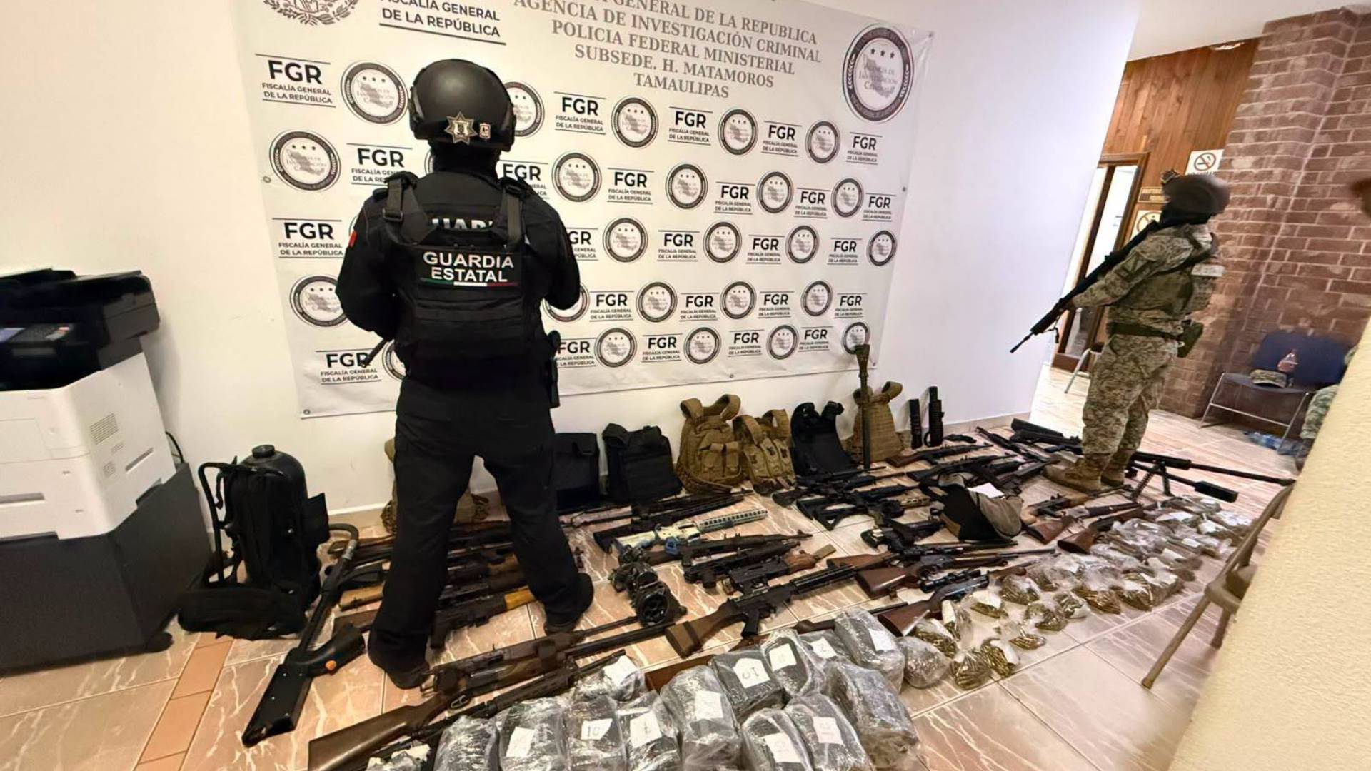 Aseguran arsenal, vehículos blindados y equipo táctico en Matamoros