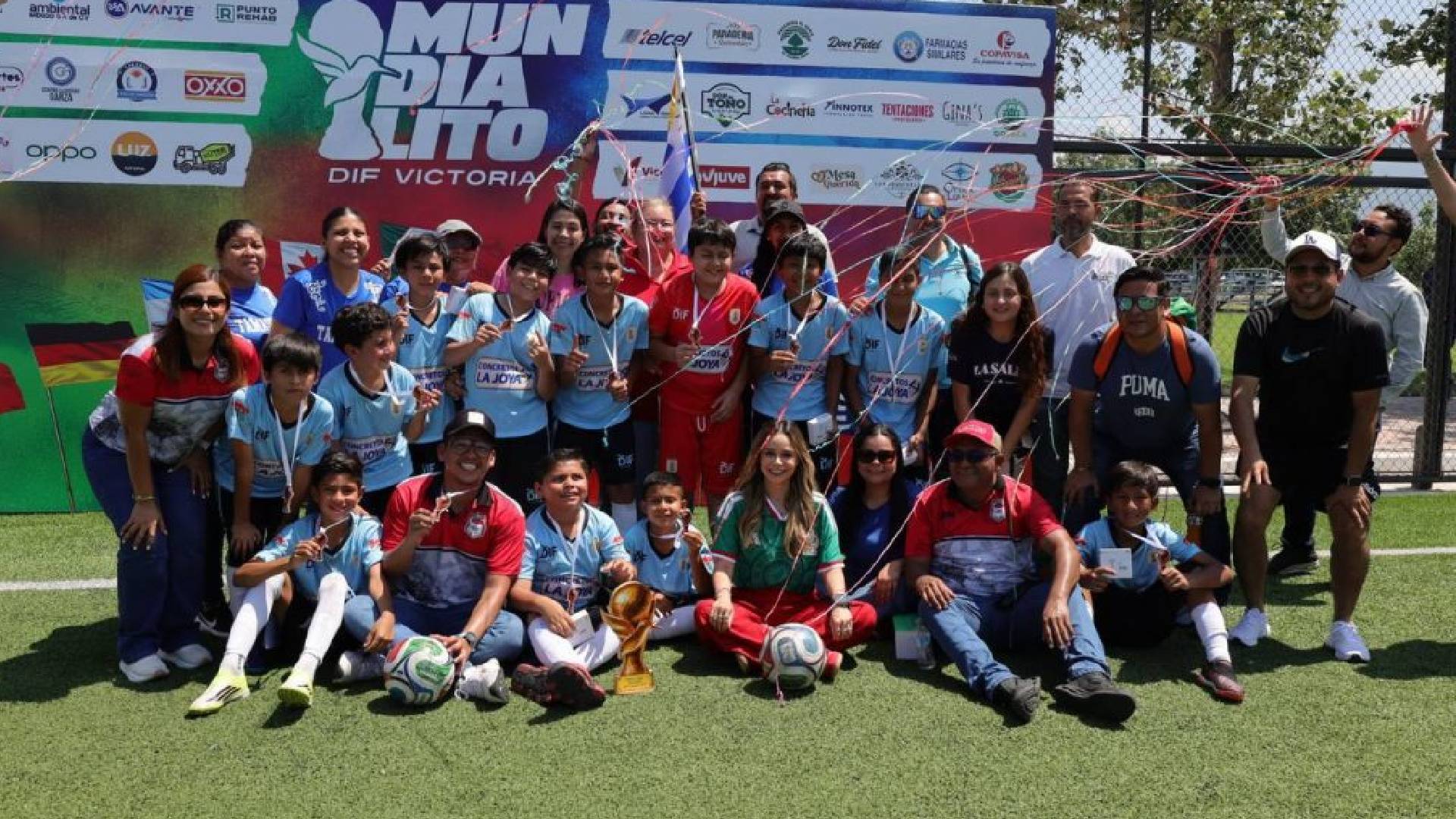 Lucy y Lalo Gattás entregan Copa a campeones del Mundialito