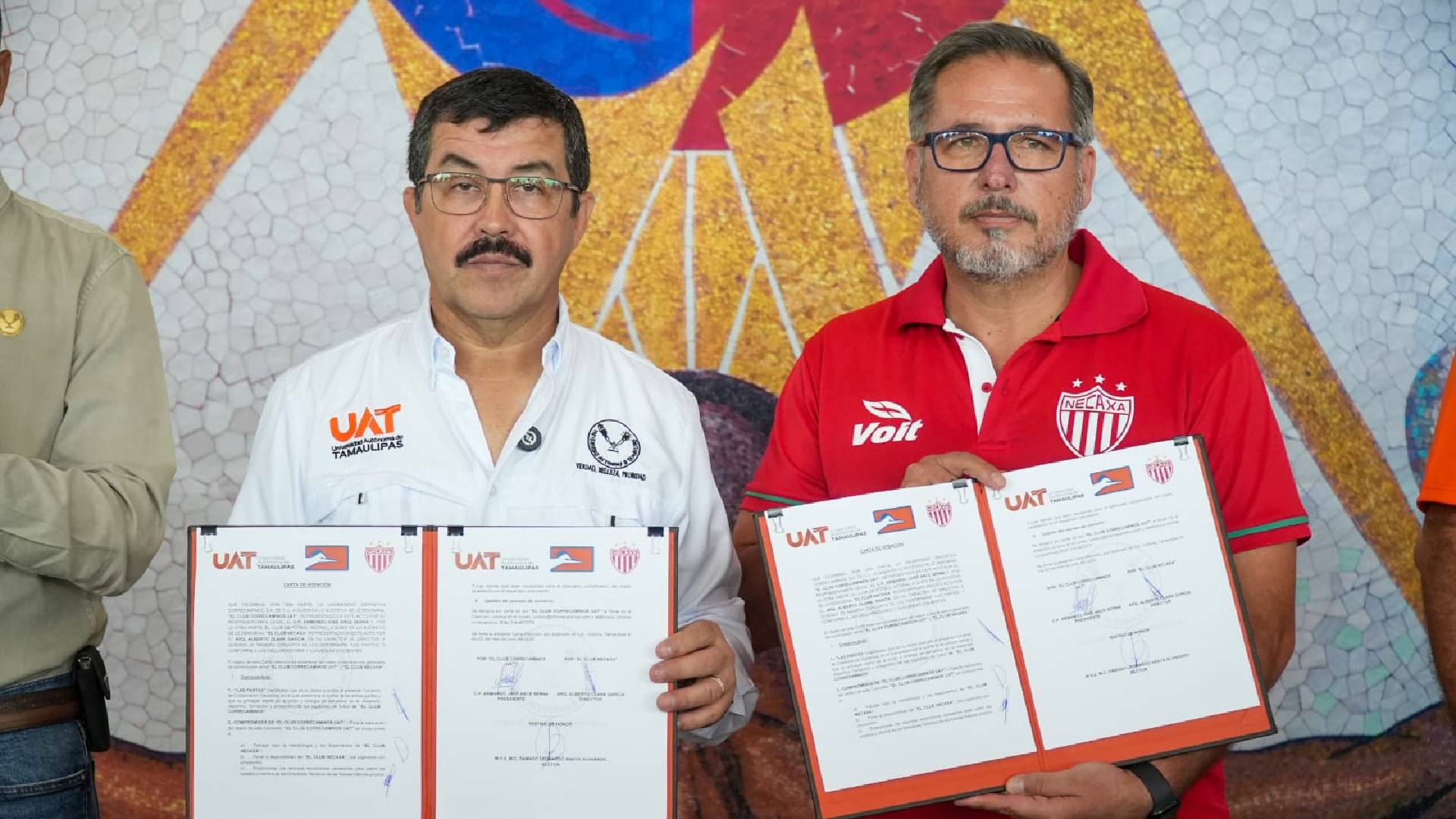 Dámaso Anaya firma alianza entre Correcaminos y el Club Necaxa