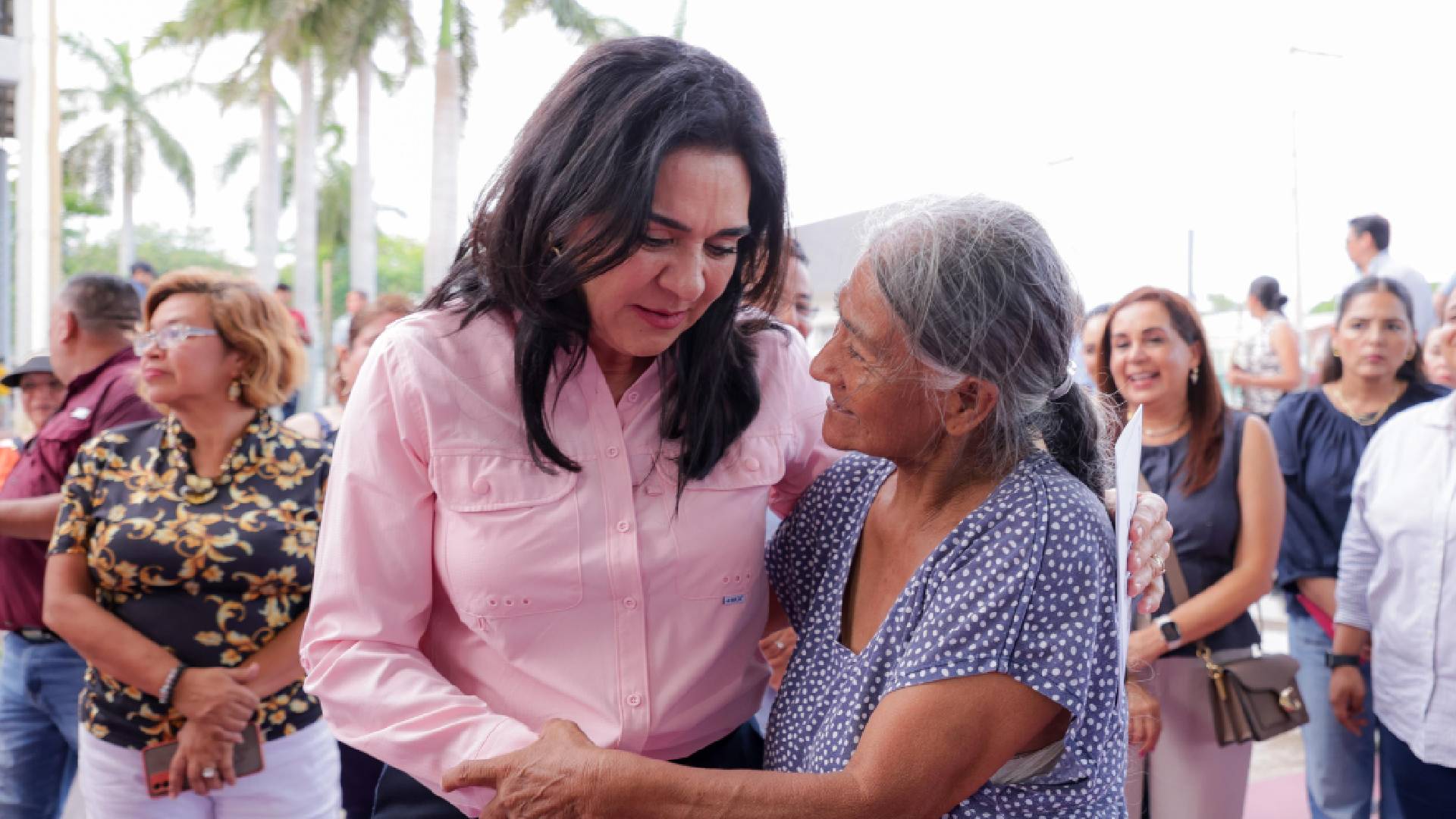 Mónica Villarreal mantiene cercanía con la ciudadanía a través de “Diálogos a Medio Camino”