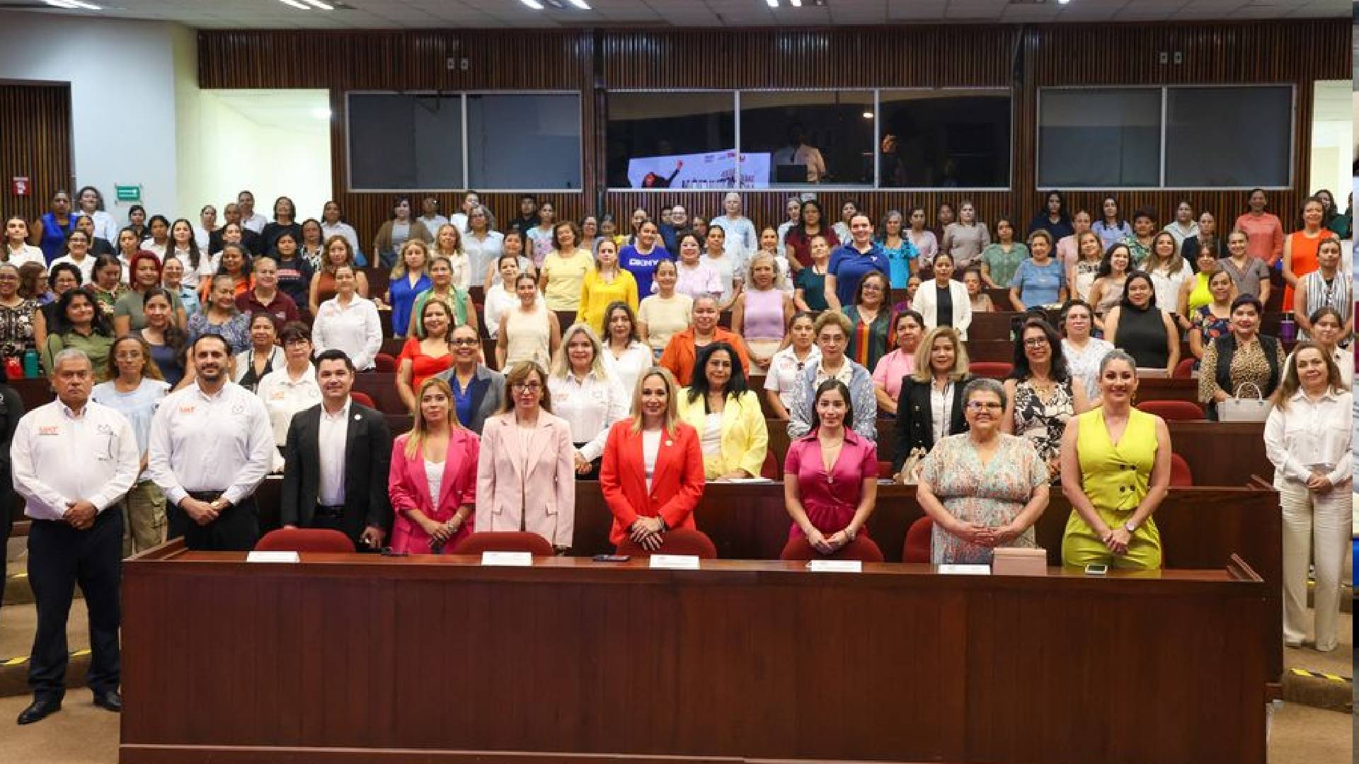 Fortalece UAT desarrollo personal y profesional de mujeres