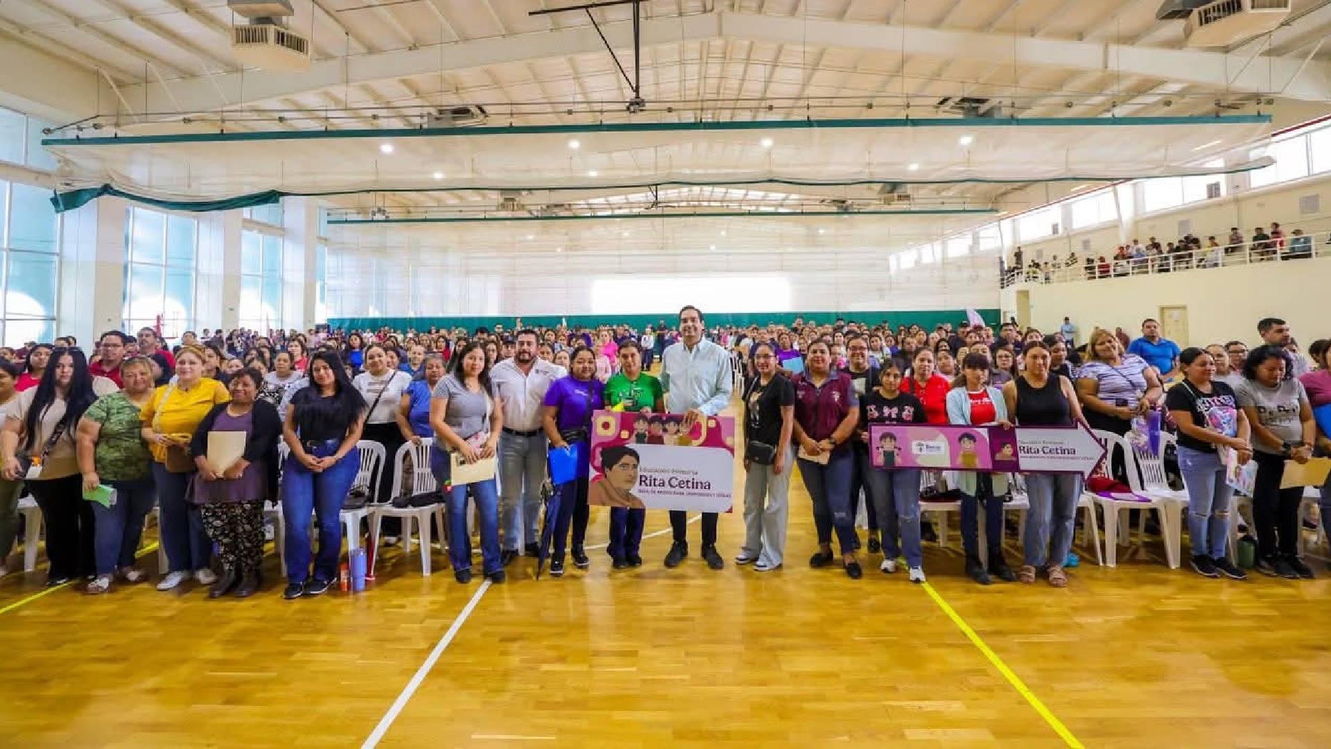 Entregan Becas Rita Cetina a estudiantes de Reynosa