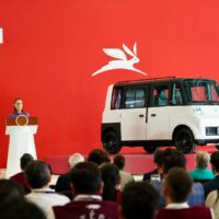 Sheinbaum presenta Olinia, el primer vehículo eléctrico mexicano