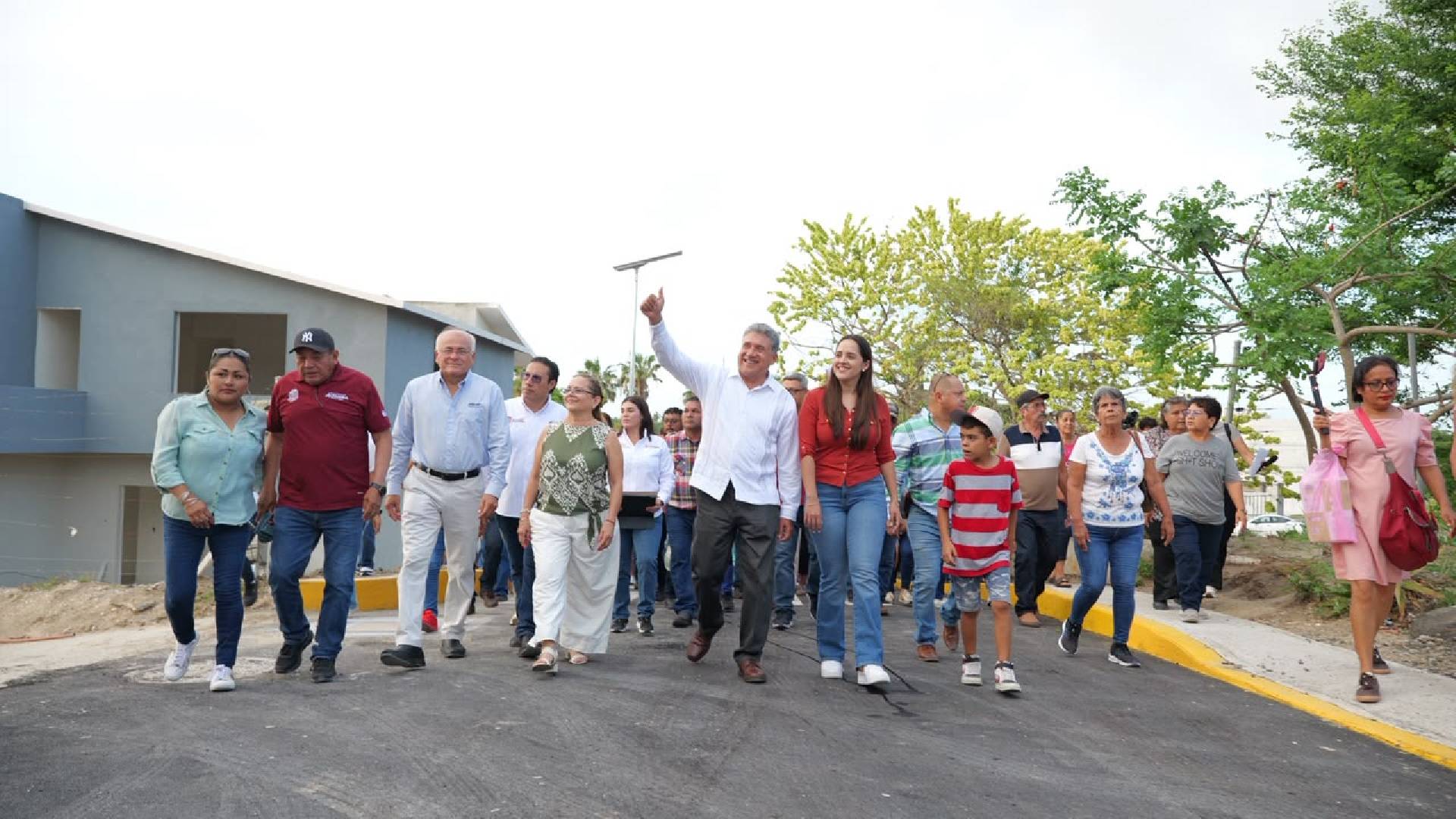 Armando Martínez entrega nuevas vialidades en Vega de Esteros
