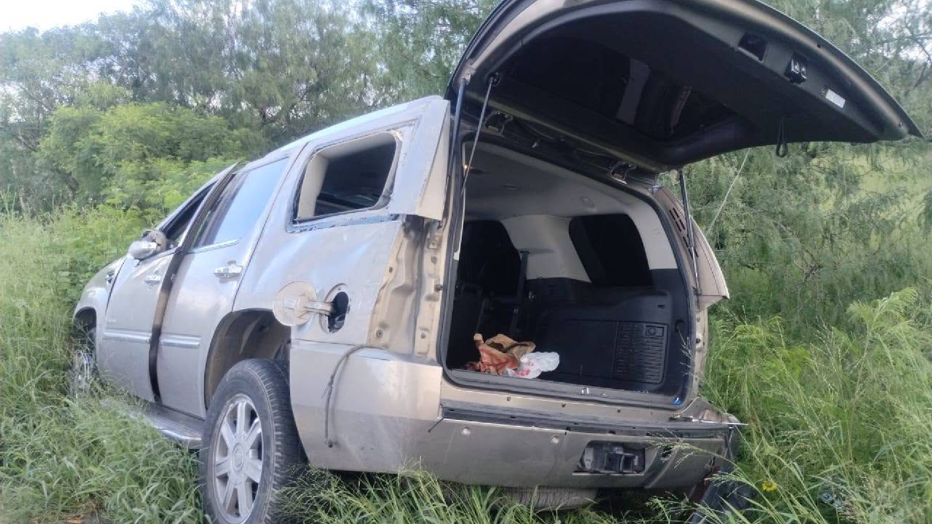 Abandonan dos camionetas tras accidente en Libramiento San Fernando