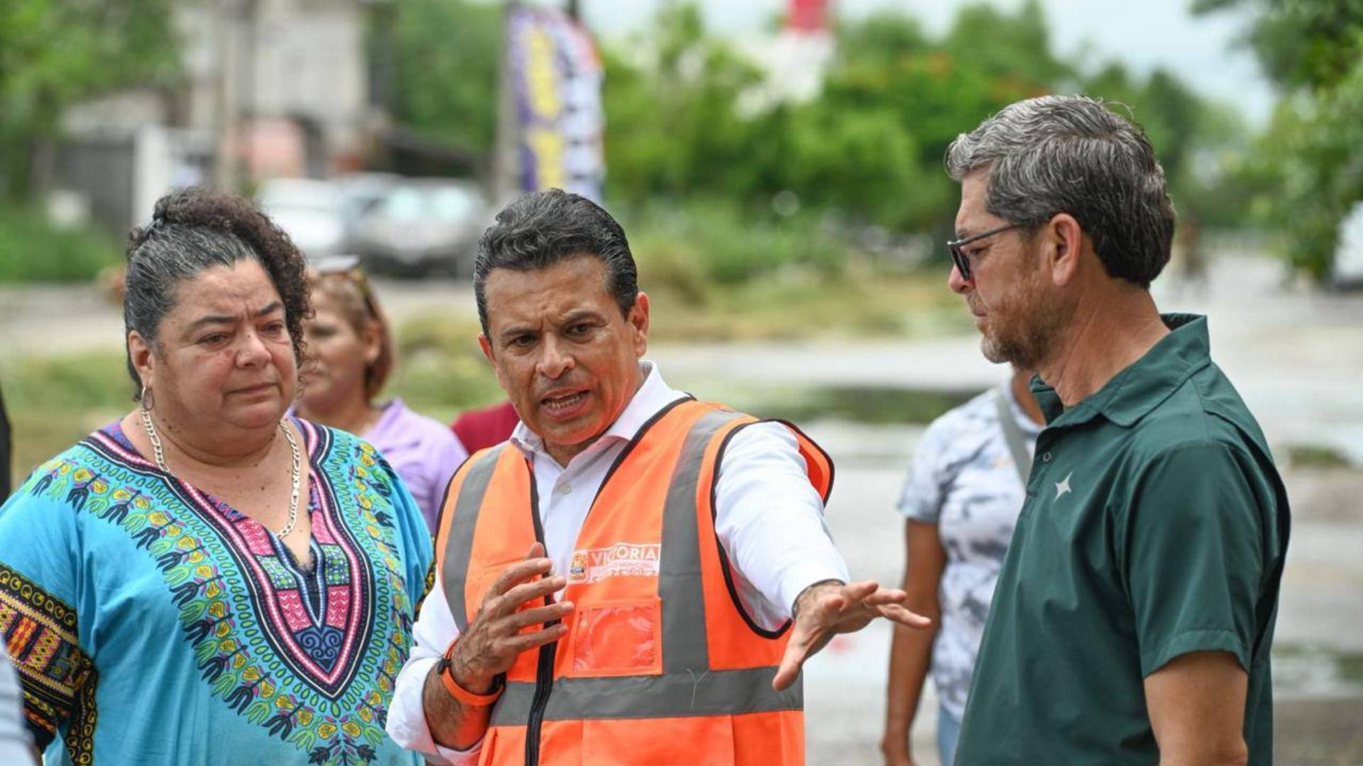 Supervisa Lalo Gattás operativo de limpieza en puntos de basura