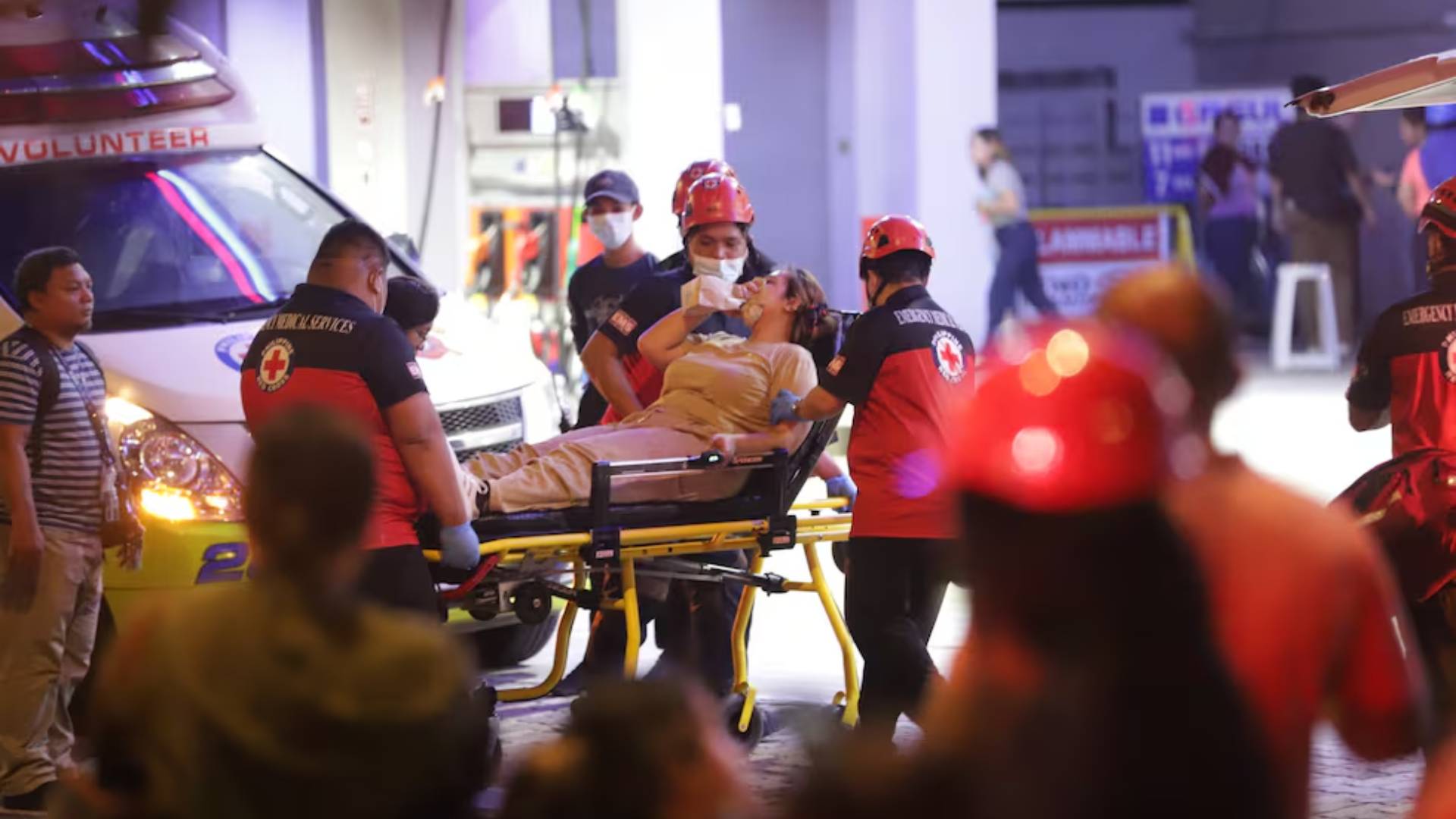 Decenas de muertos y heridos por terremoto de 7.8 en Filipinas