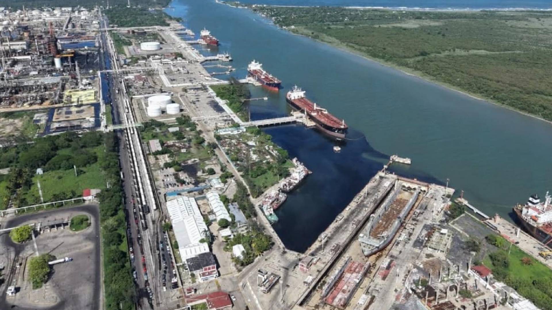 Denuncian presunta mancha de crudo en el río Pánuco