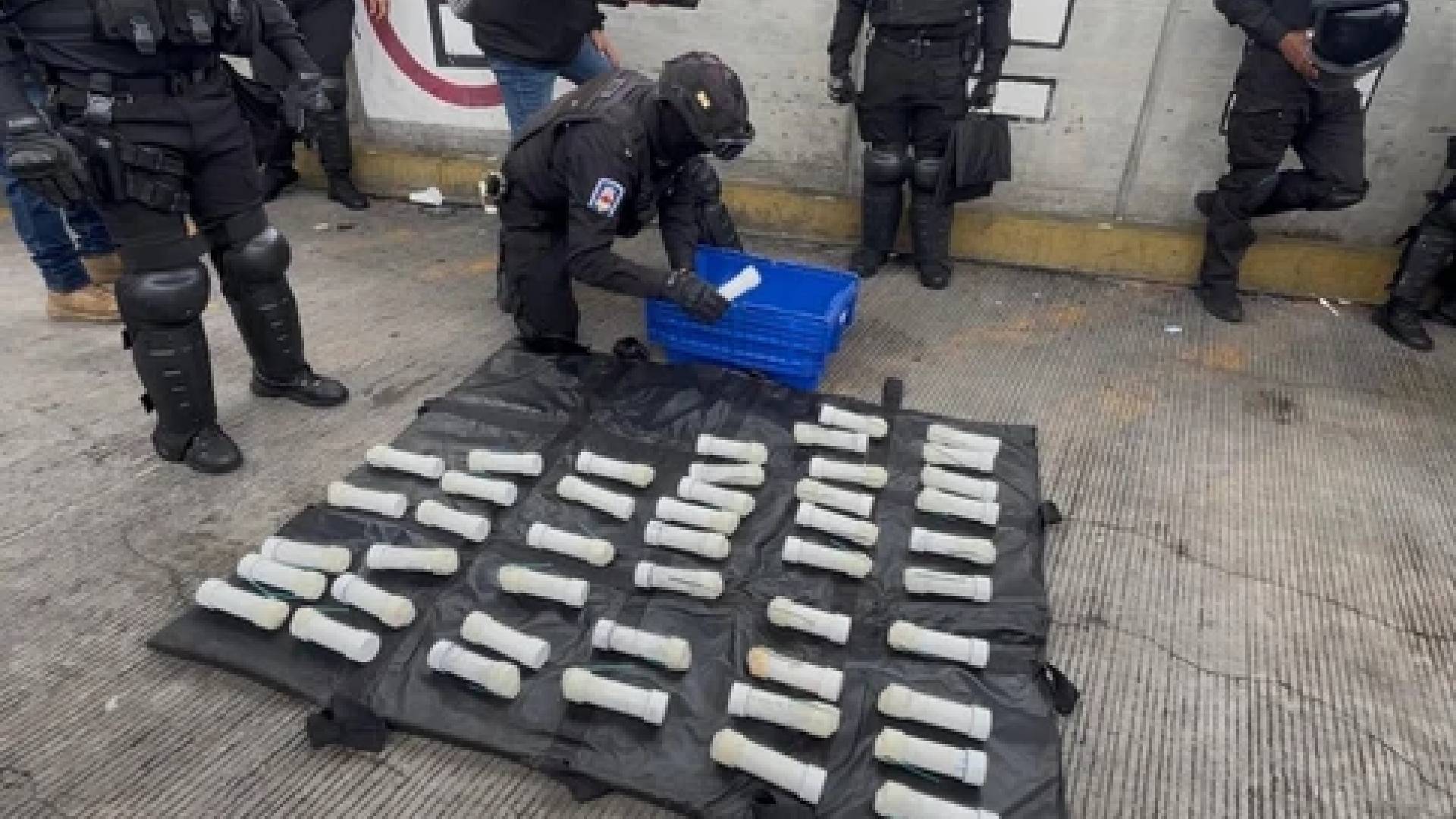 Decomisan 59 explosivos a normalistas de Ayotzinapa en CDMX