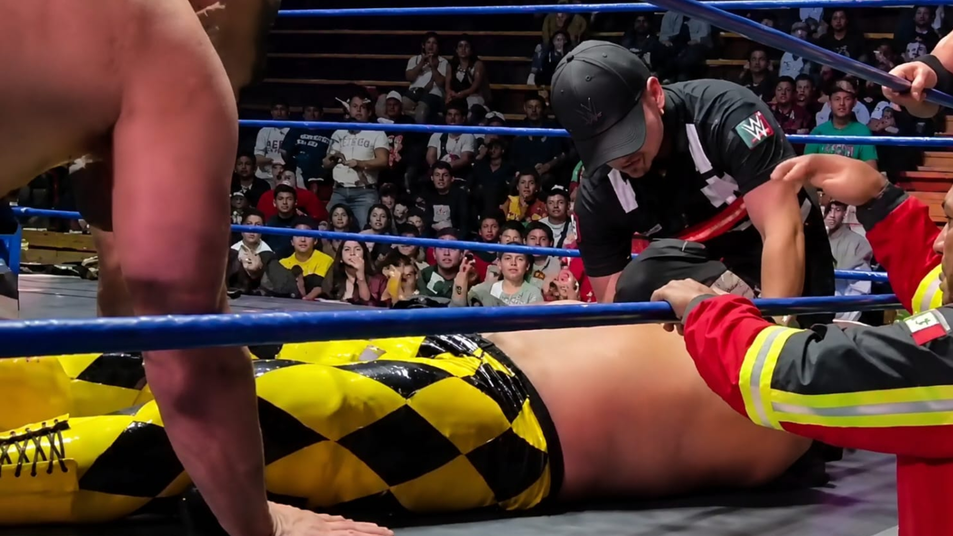 Luchador se desvanece durante función en la Arena Neza