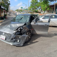 Fuerte choque provoca caos vial en la avenida Cuauhtémoc en Tampico
