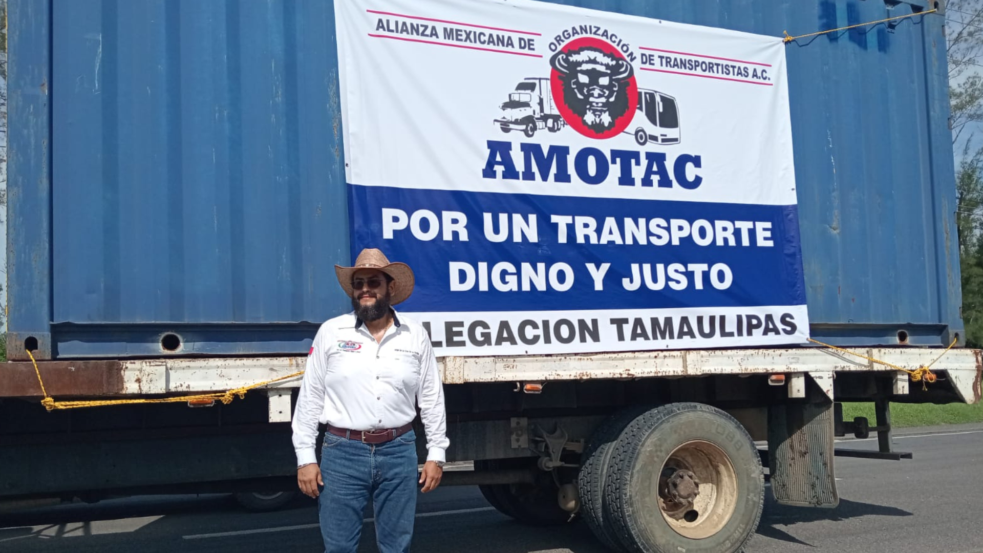 Transportistas bloquean la Tampico-Mante para exigir soluciones