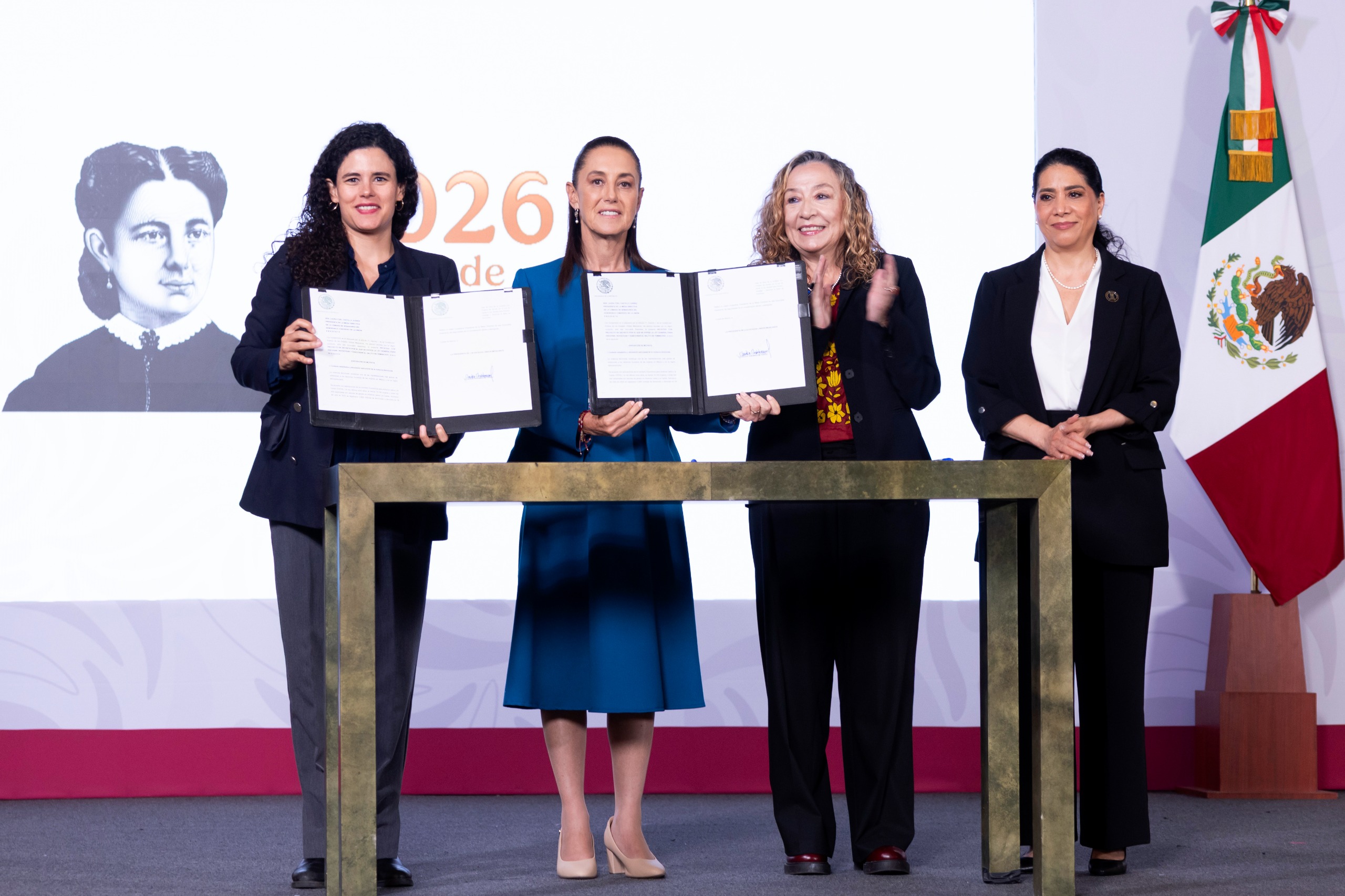 Sheinbaum firma y envía iniciativa de Ley General contra el delito de feminicidio