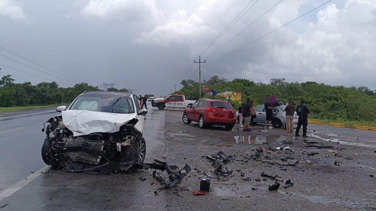 Choque provoca cierre parcial en la carretera Villa Manuel-González