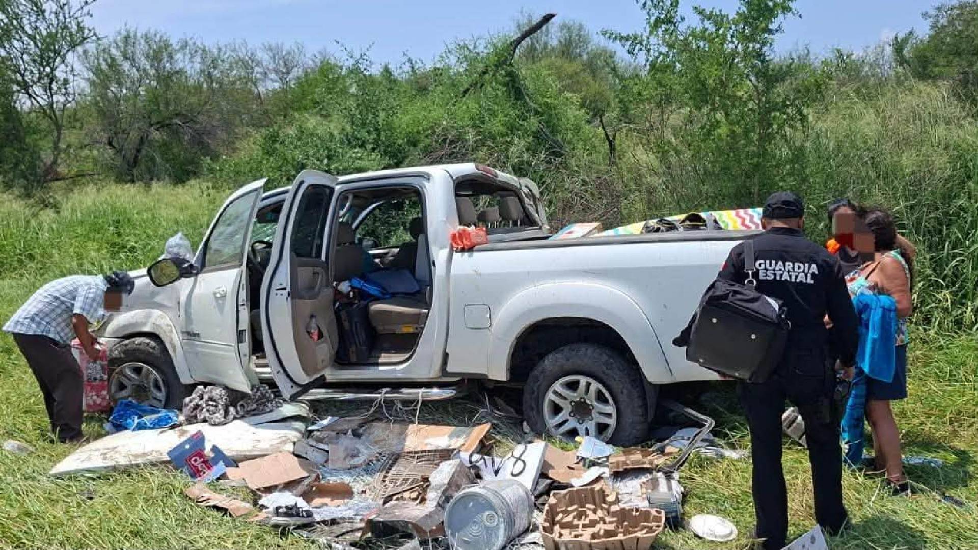 Derrapan y salen de la carretera Victoria-Matamoros; dos mujeres y un niño heridos