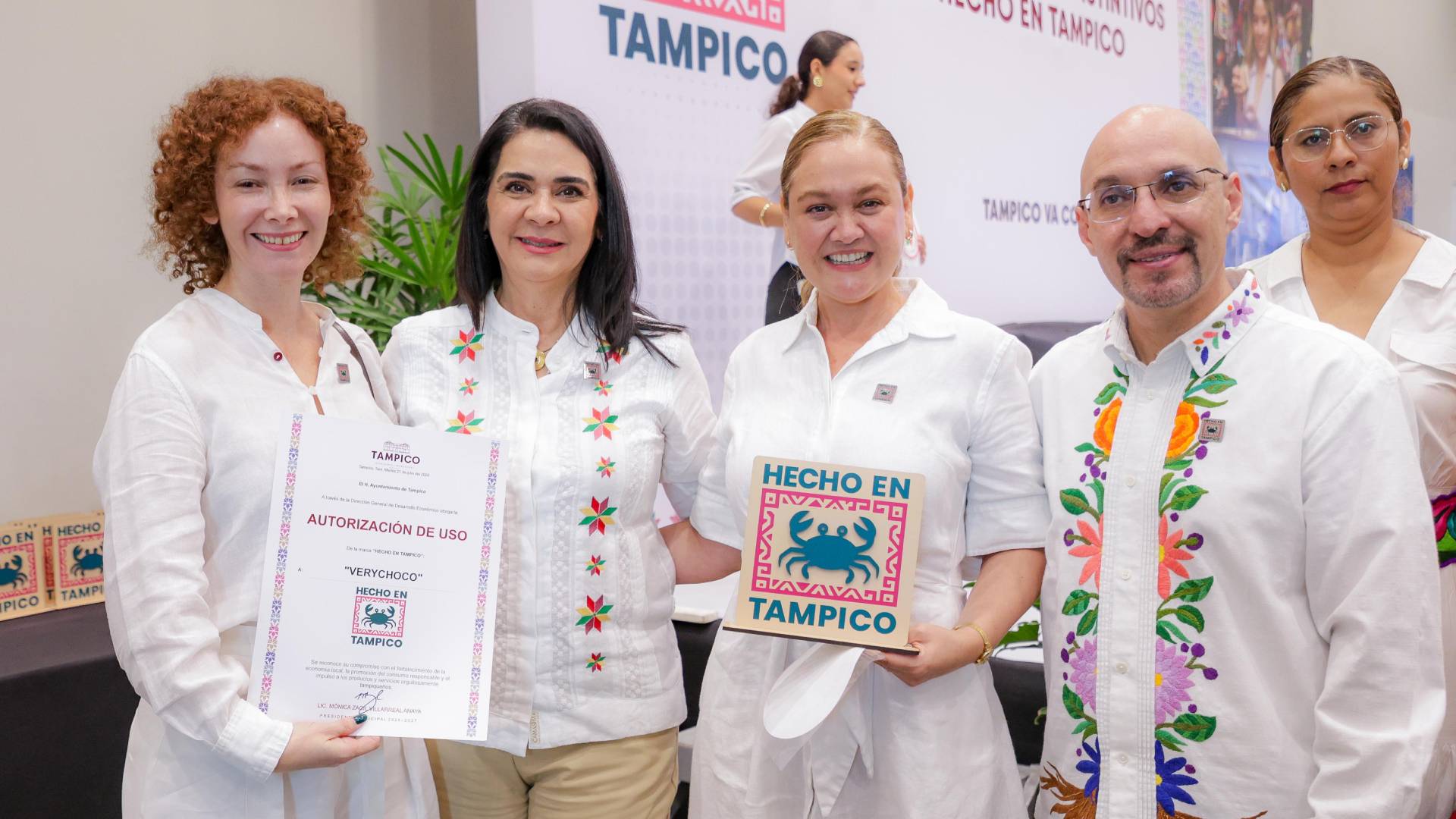 Mónica Villarreal entrega distintivos “Hecho en Tampico” a 50 empresas