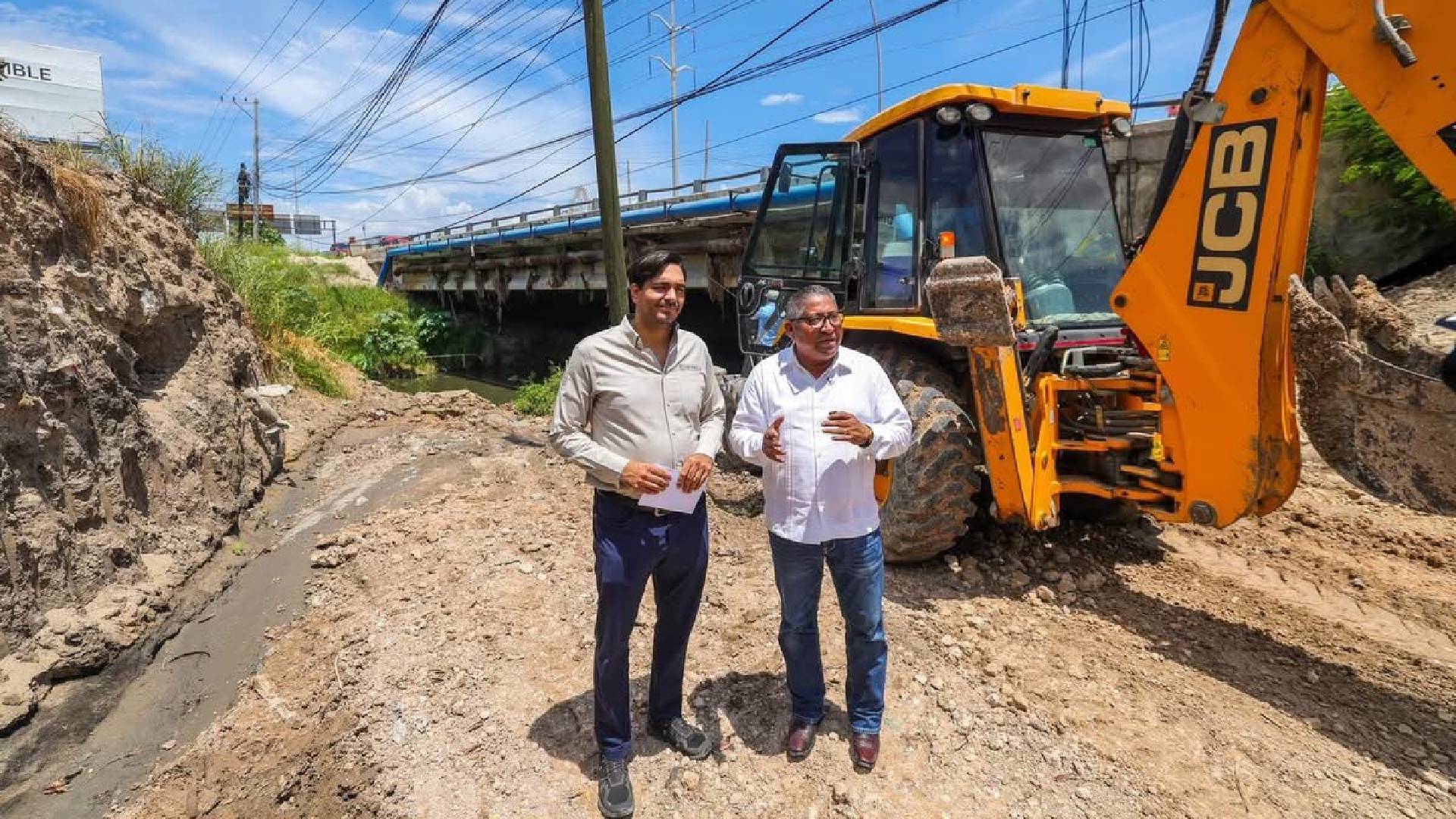 Eduardo López Arias supervisa rehabilitación de puente en Reynosa
