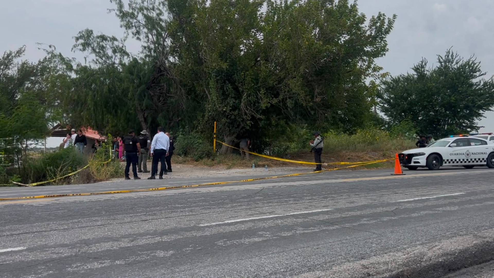 Muere agente del Ministerio Público Federal tras volcar en carretera Ribereña