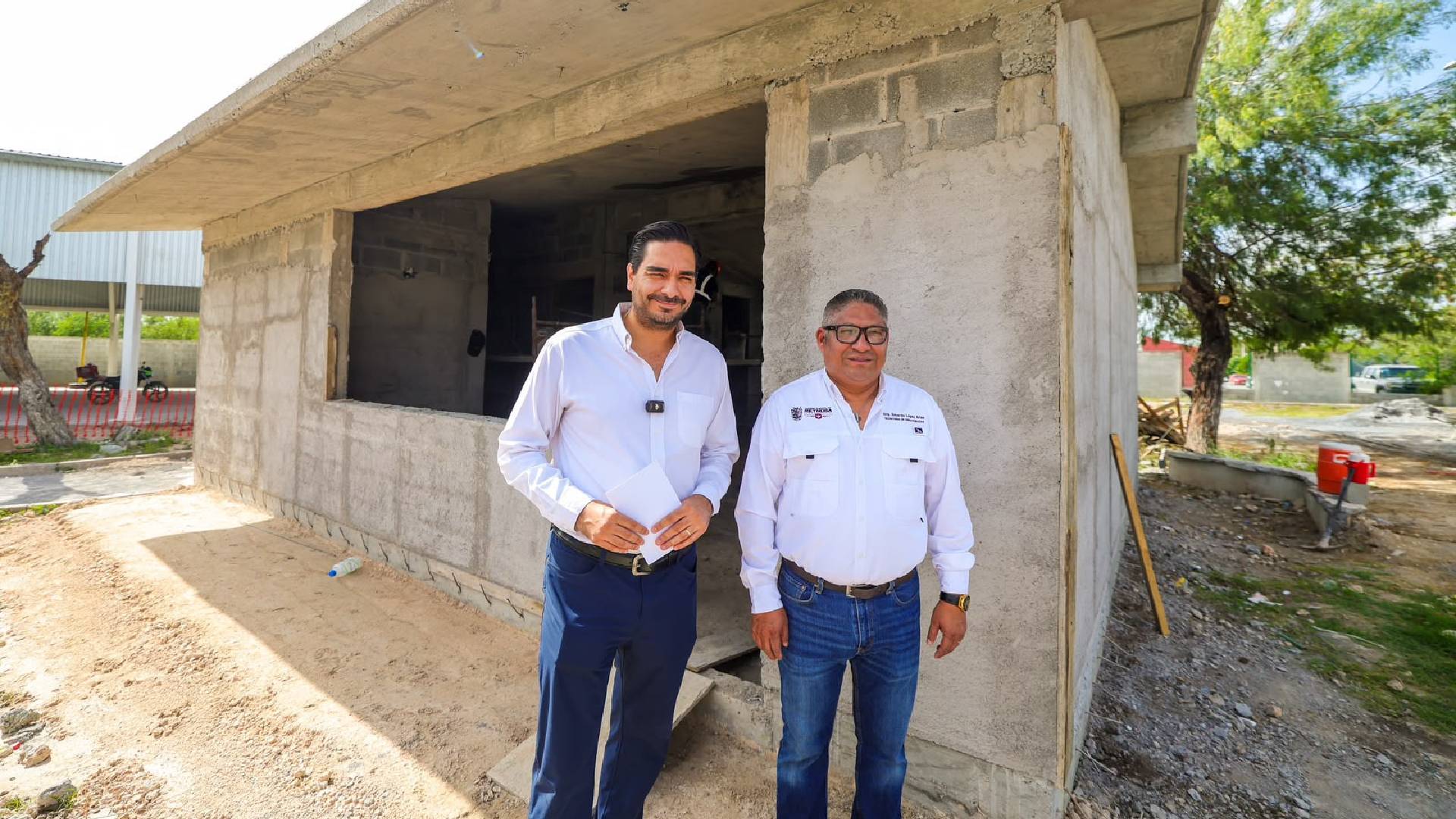 Eduardo López Arias supervisa avance de comedor escolar en Reynosa