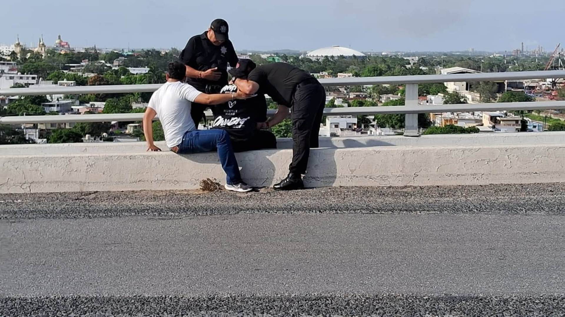 Evita intento de suicidio en el Puente Tampico