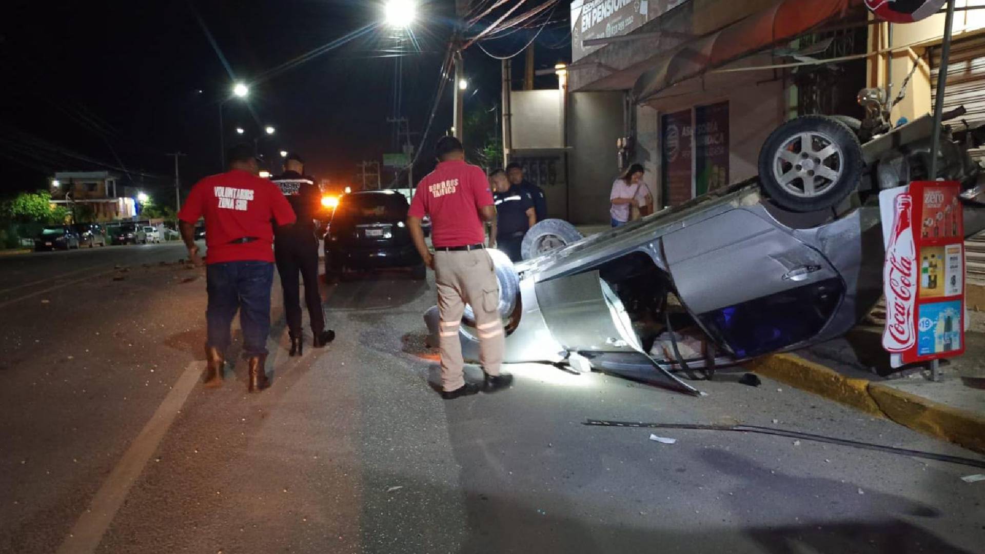 Aparatosa volcadura deja tres mujeres lesionadas en Tampico