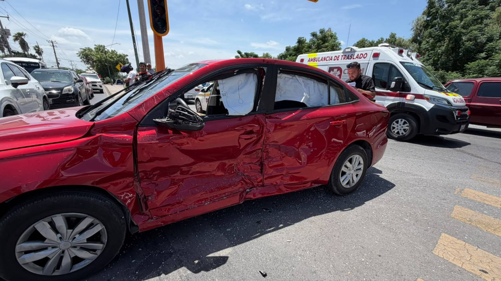 Choque entre patrulla y automóvil deja tres lesionados, entre ellos un menor, en Ciudad Victoria