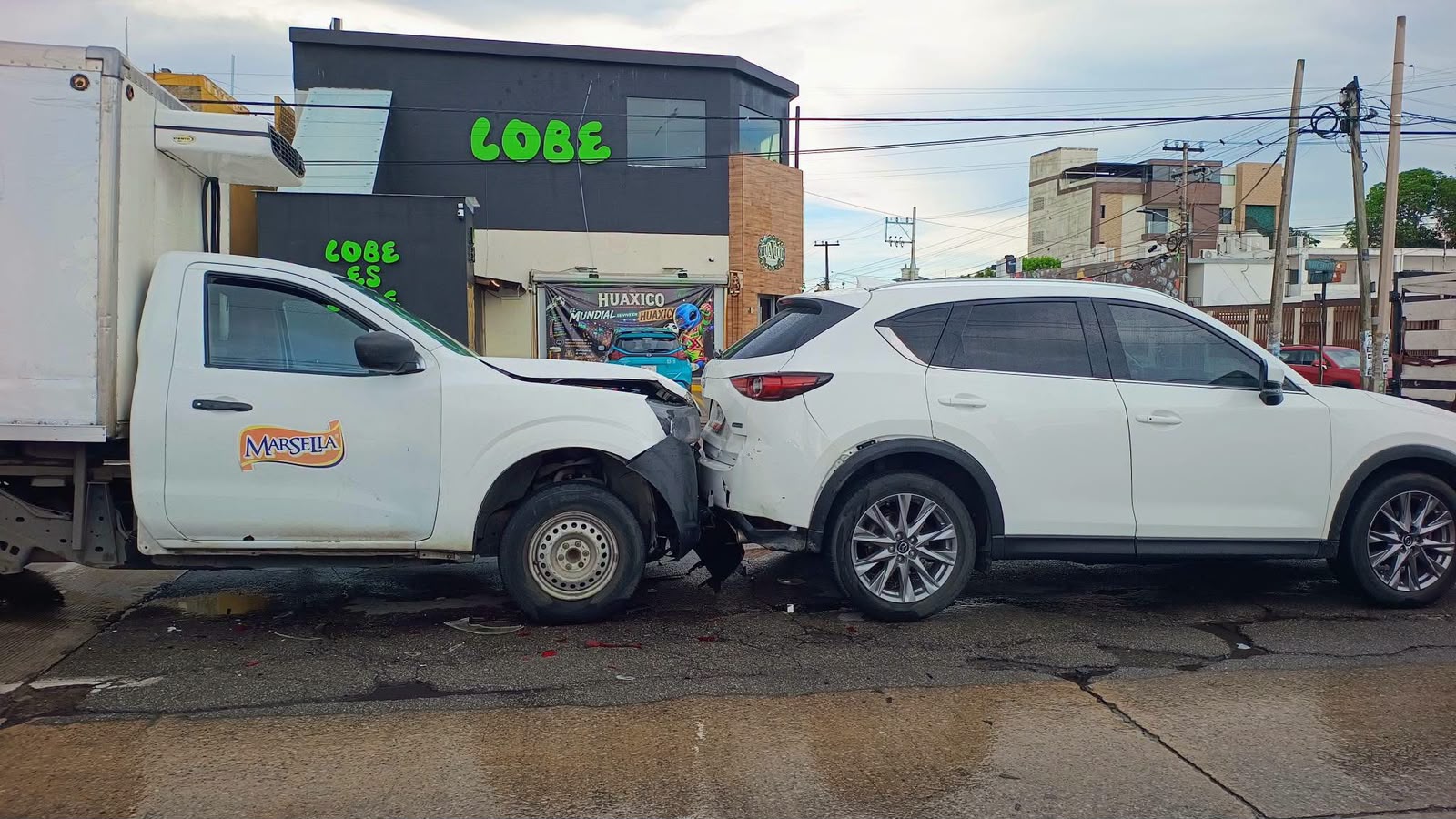 Choque múltiple deja cuantiosos daños y caos vial en Tampico