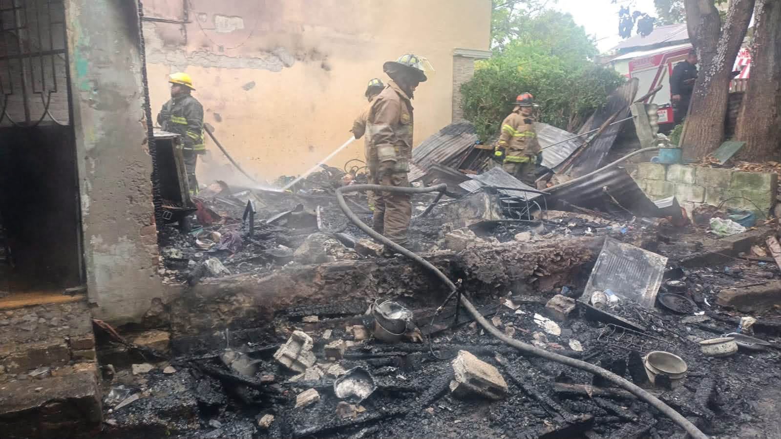 ¡Lo pierde todo! Incendio consume vivienda en Tampico
