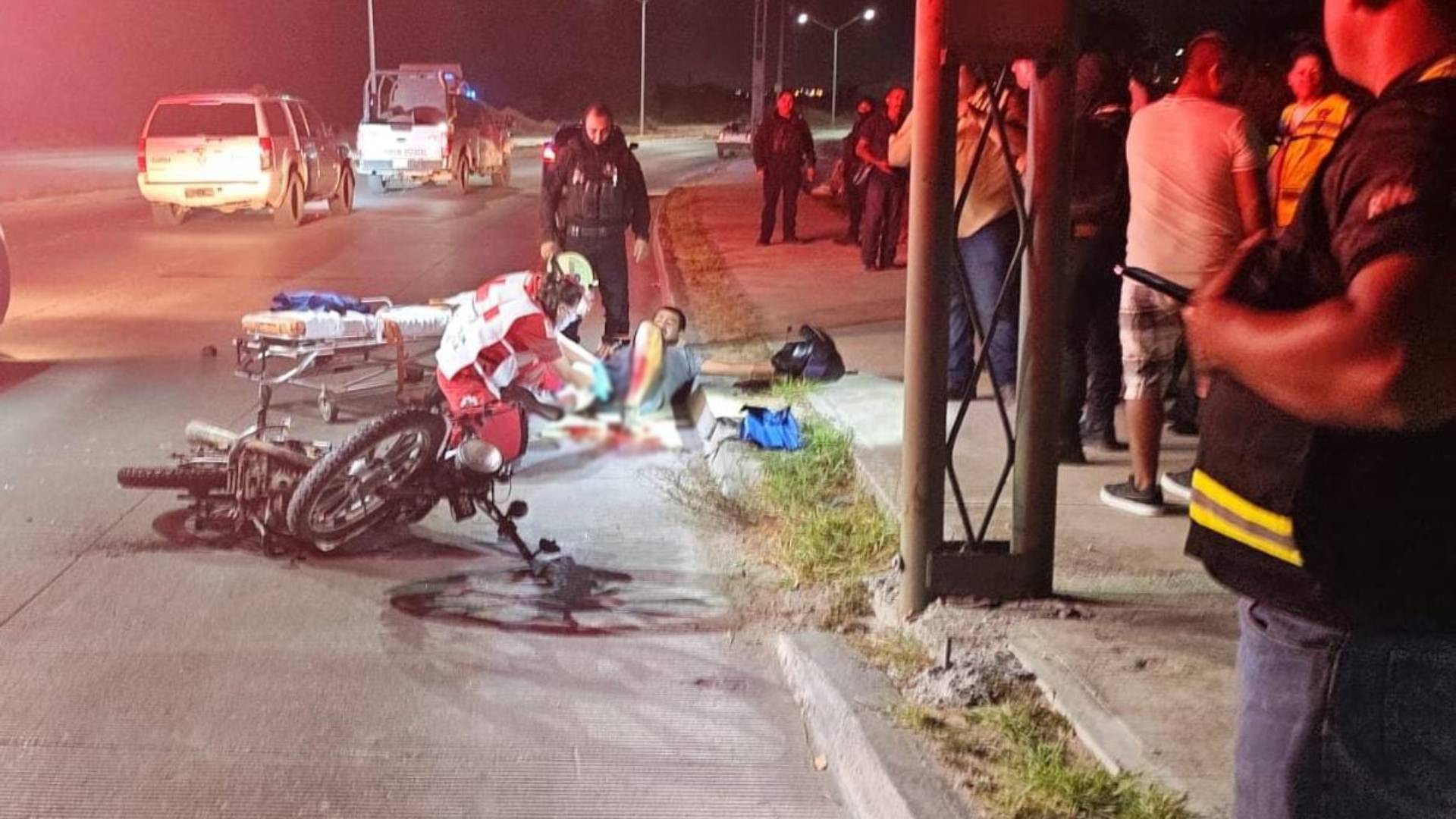 Aparatoso accidente deja a motociclista con fractura expuesta en Reynosa